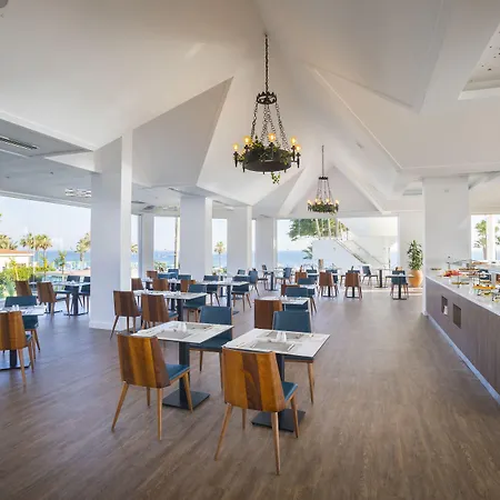 酒店 莱昂纳多广场塞浦路斯马里斯海滩酒店及spa Geroskipou